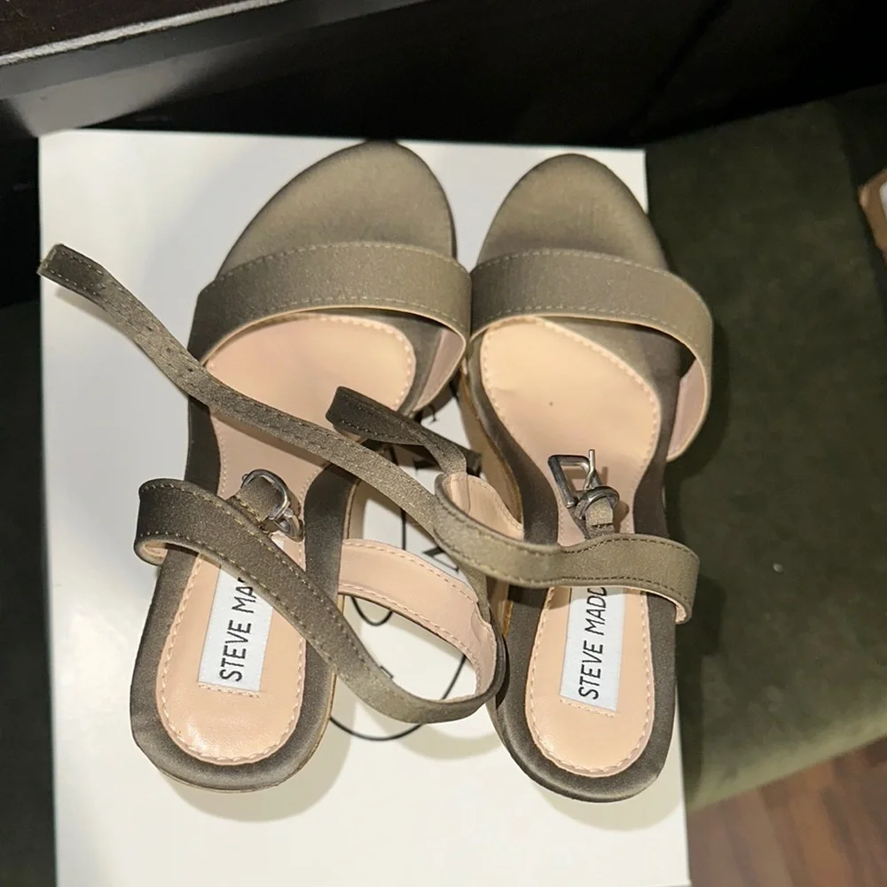 Steve Madden Khaki Wedge Sandals - Picture 3 of 4